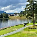 Lakefront Villa, Exclusive Leisure Near Golf & Panorama Center ヴラダル
