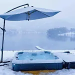 Lakefront Villa, Exclusive Leisure Near Golf & Panorama Center ヴィラ