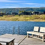 Lakefront Villa, Exclusive Leisure Near Golf & Panorama Center * ヴラダル
