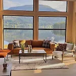 Lakefront Villa, Exclusive Leisure Near Golf & Panorama Center ヴィラ