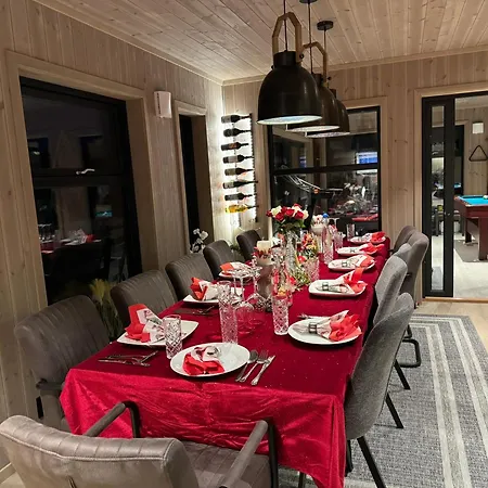 Lakefront Villa, Exclusive Leisure Near Golf & Panorama Center ヴィラ ヴラダル