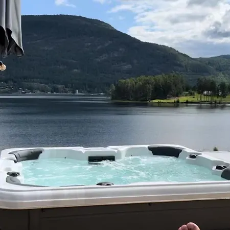 Lakefront Villa, Exclusive Leisure Near Golf, Straand Summerland & Panorama Center *
