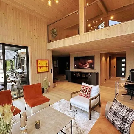 Lakefront Villa, Exclusive Leisure Near Golf & Panorama Center וילה וראדל