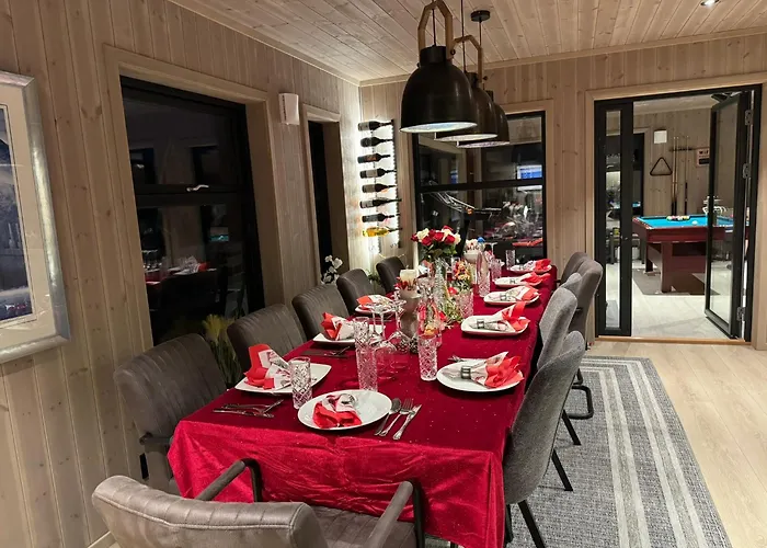 Lakefront Villa, Exclusive Leisure Near Golf & Panorama Center וילה וראדל