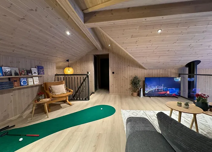 Lakefront Villa, Exclusive Leisure Near Golf & Panorama Center וילה
