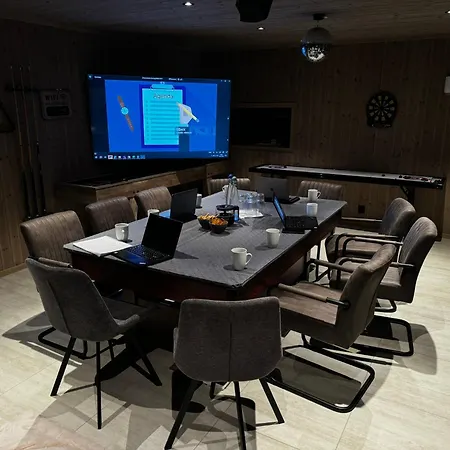 Lakefront Villa, Exclusive Leisure Near Golf, Straand Summerland & Panorama Center וראדל
