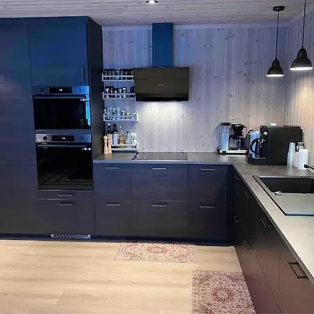 Lakefront Villa, Exclusive Leisure Near Golf, Straand Summerland & Panorama Center *