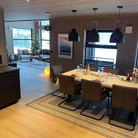 וילה Lakefront Villa, Exclusive Leisure Near Golf, Straand Summerland & Panorama Center וראדל