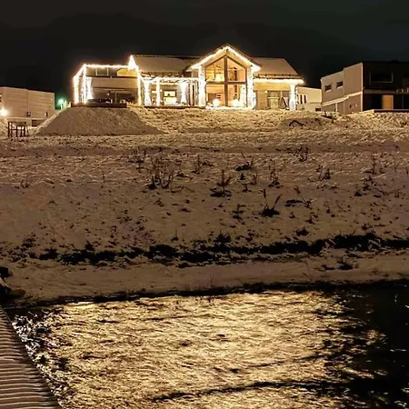 Lakefront Villa, Exclusive Leisure Near Golf, Straand Summerland & Panorama Center וילה *