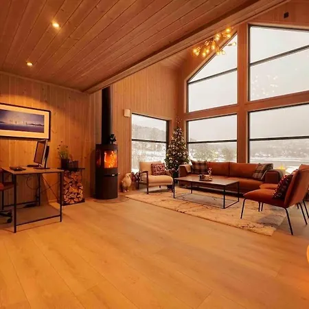 וילה Lakefront Villa, Exclusive Leisure Near Golf, Straand Summerland & Panorama Center וראדל